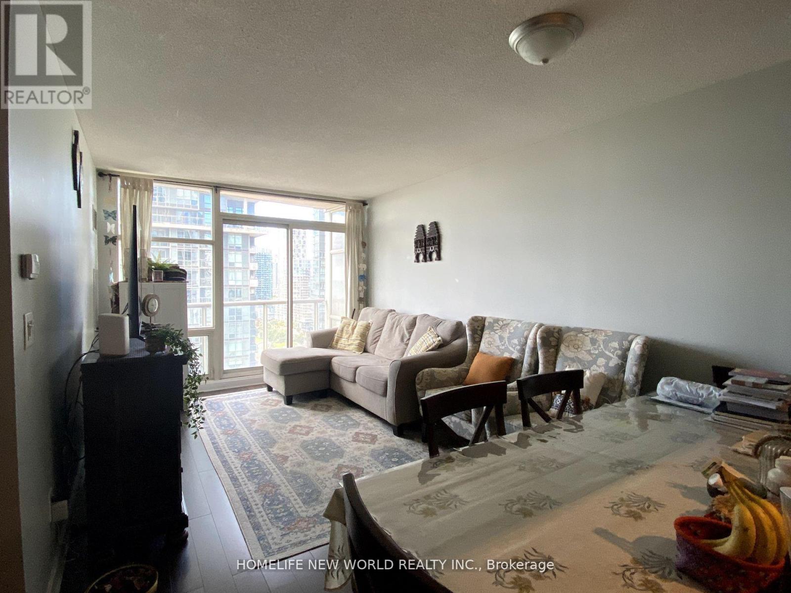 <div class="slider-price">$2,900 Monthly</div><p>2201 - 35 Mariner Terrace, Toronto, Ontario</p>