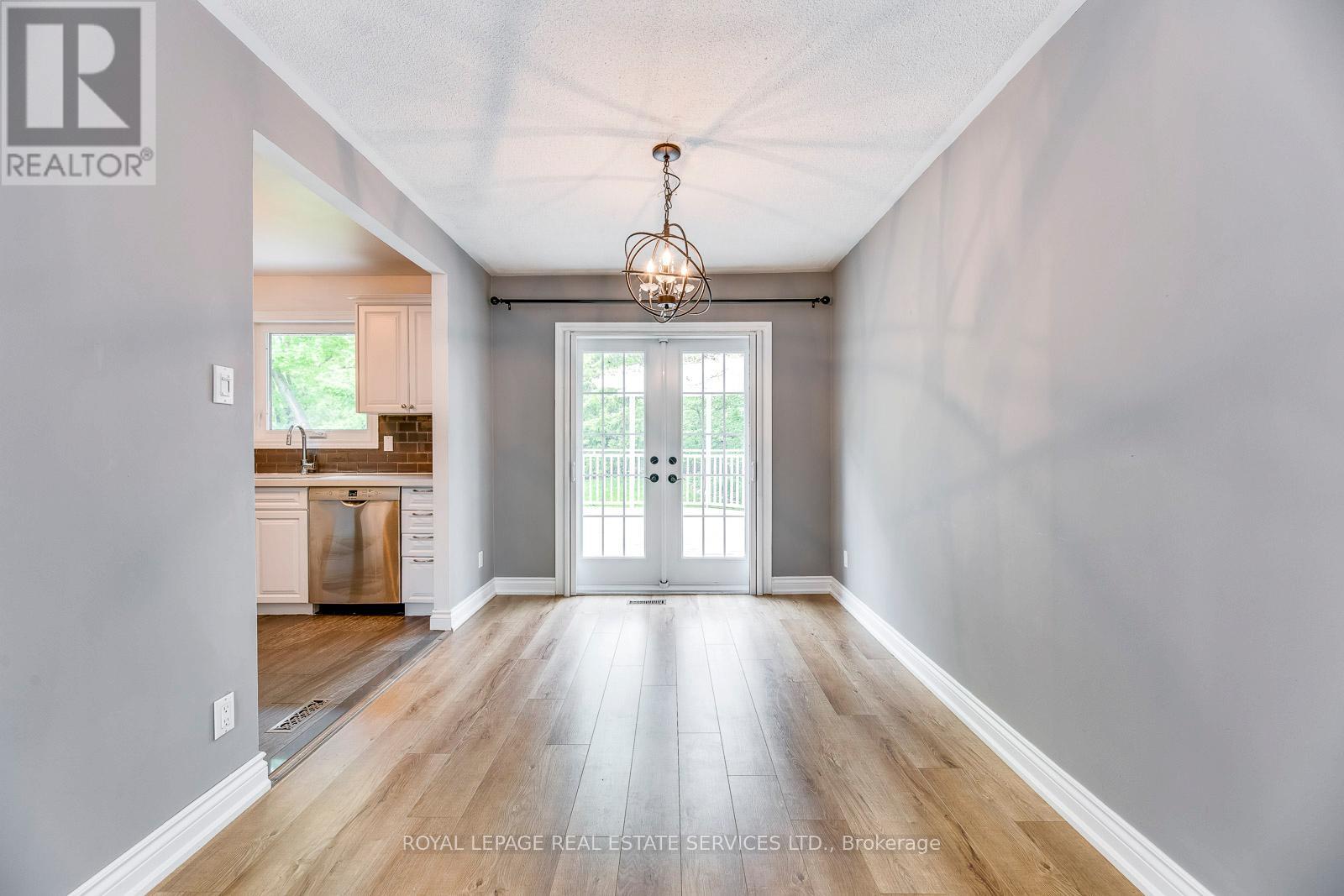 59 Mccraney Street W, Oakville, Ontario  L6H 1H5 - Photo 13 - W12482892