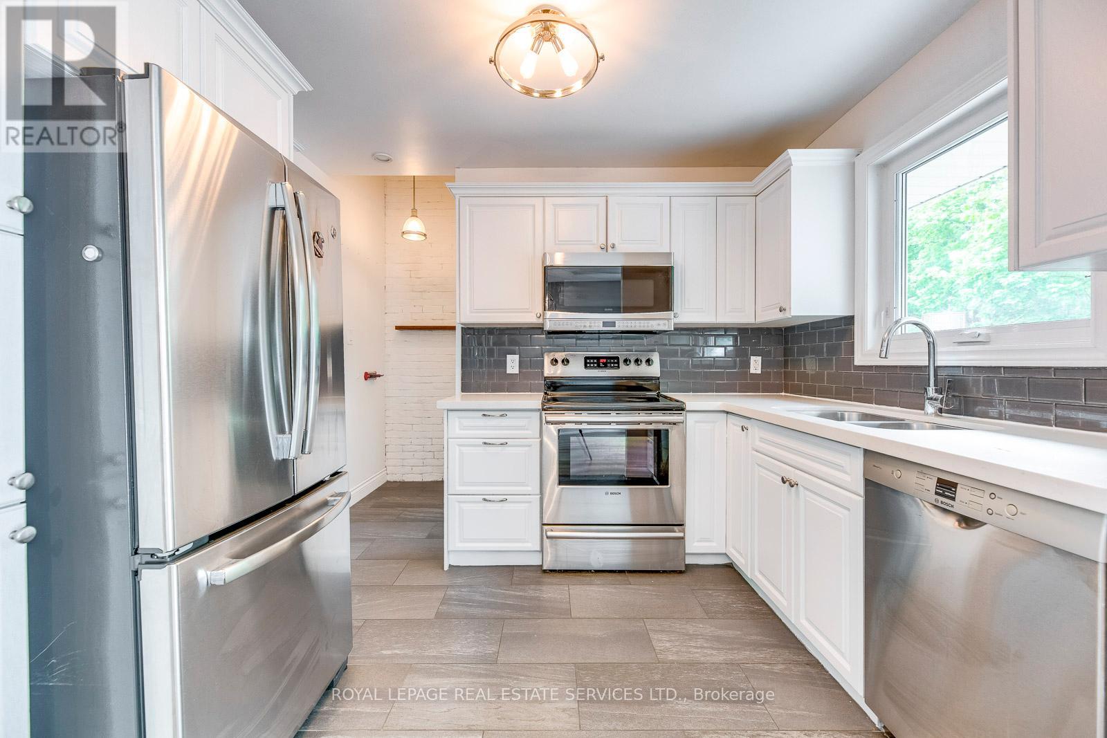 59 Mccraney Street W, Oakville, Ontario  L6H 1H5 - Photo 16 - W12482892