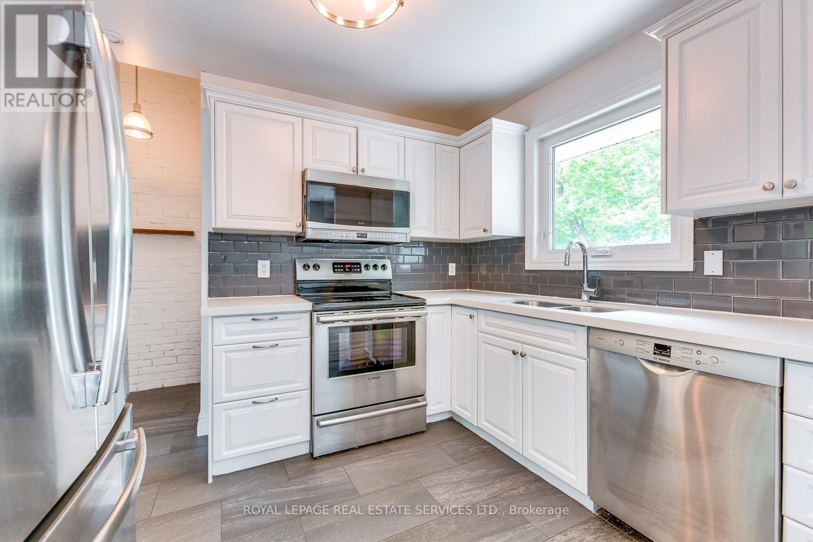 59 Mccraney Street W, Oakville, Ontario  L6H 1H5 - Photo 17 - W12482892
