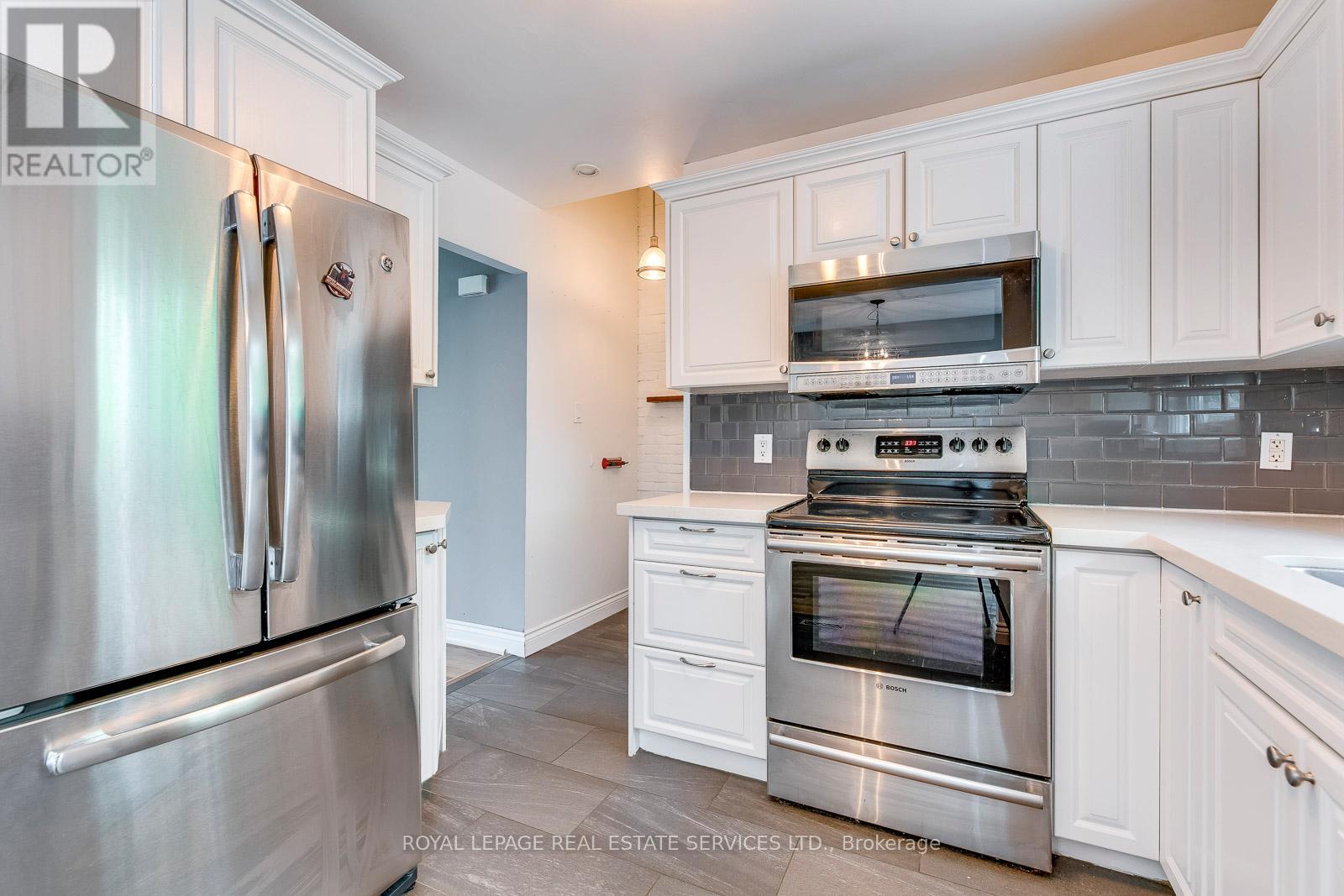 59 Mccraney Street W, Oakville, Ontario  L6H 1H5 - Photo 19 - W12482892