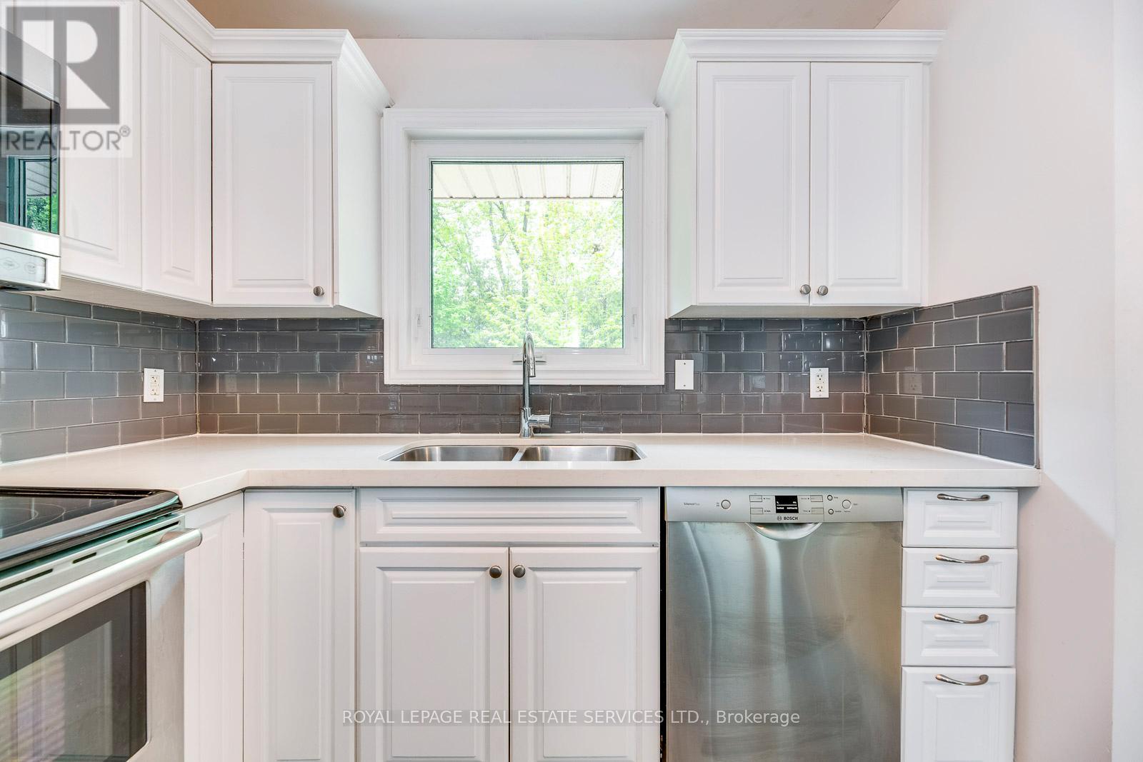 59 Mccraney Street W, Oakville, Ontario  L6H 1H5 - Photo 21 - W12482892