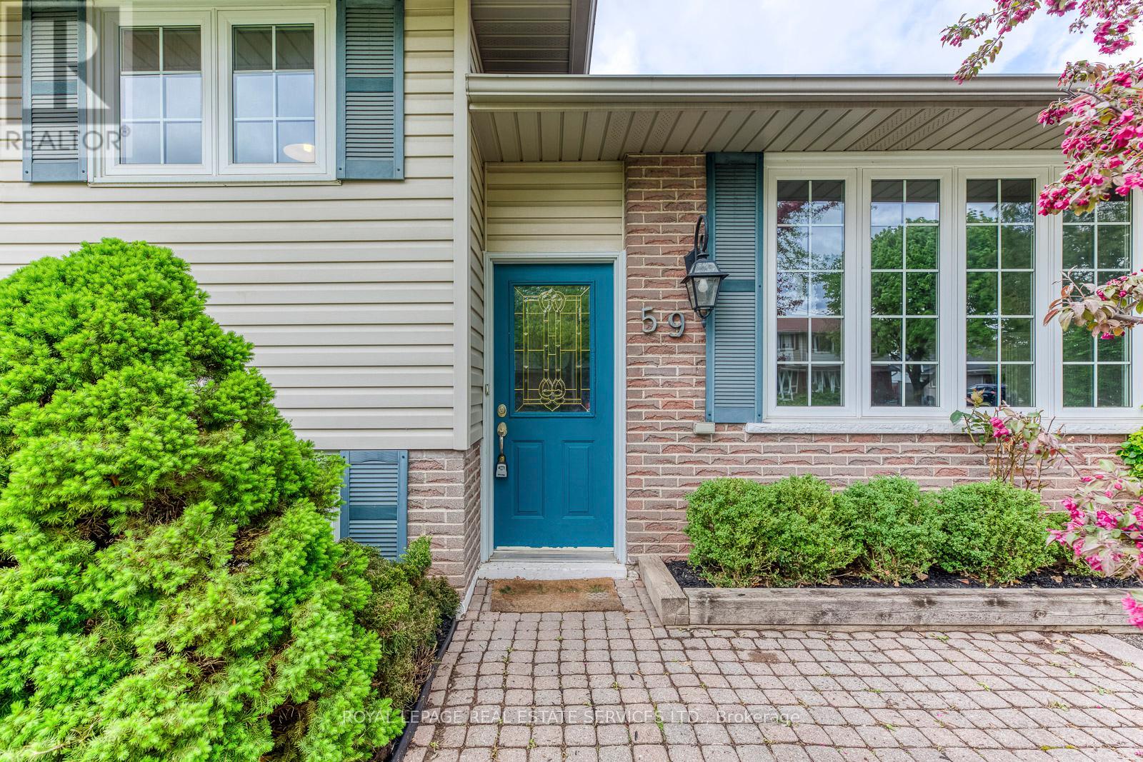 59 Mccraney Street W, Oakville, Ontario  L6H 1H5 - Photo 3 - W12482892