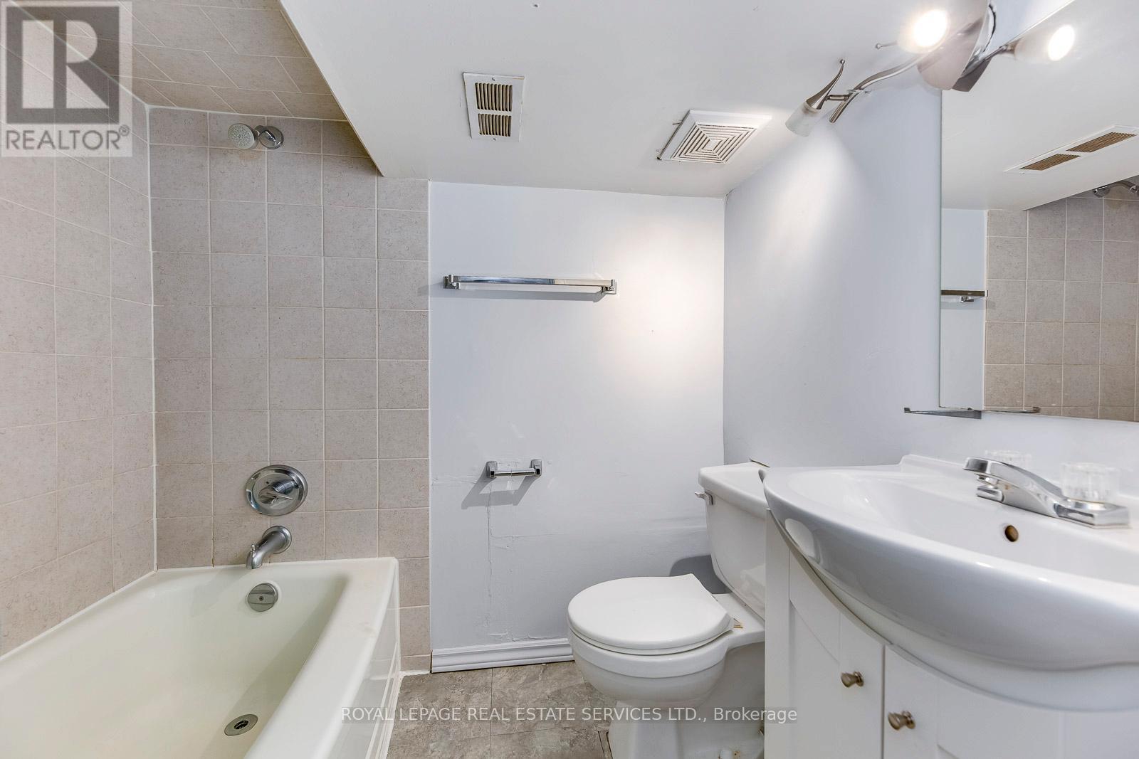 59 Mccraney Street W, Oakville, Ontario  L6H 1H5 - Photo 41 - W12482892