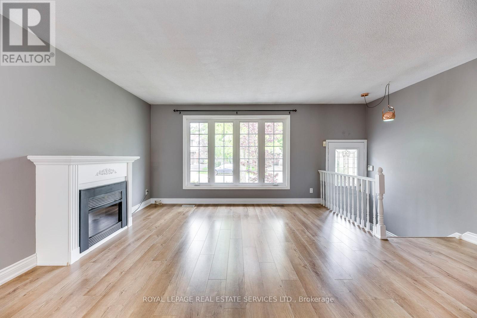 59 Mccraney Street W, Oakville, Ontario  L6H 1H5 - Photo 5 - W12482892