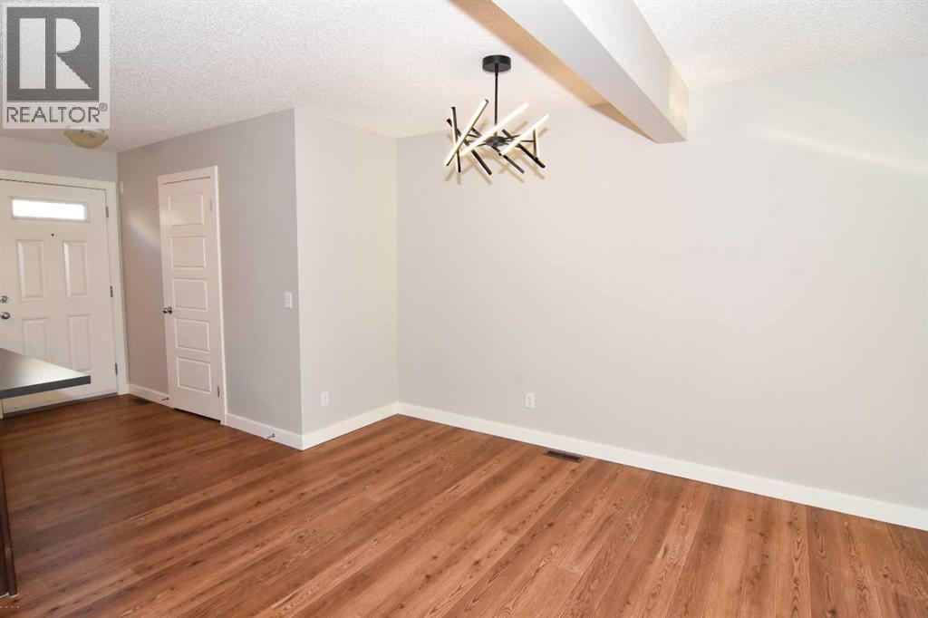 156 Pantego Lane Nw, Calgary, Alberta  T3K 0T1 - Photo 8 - A2260230