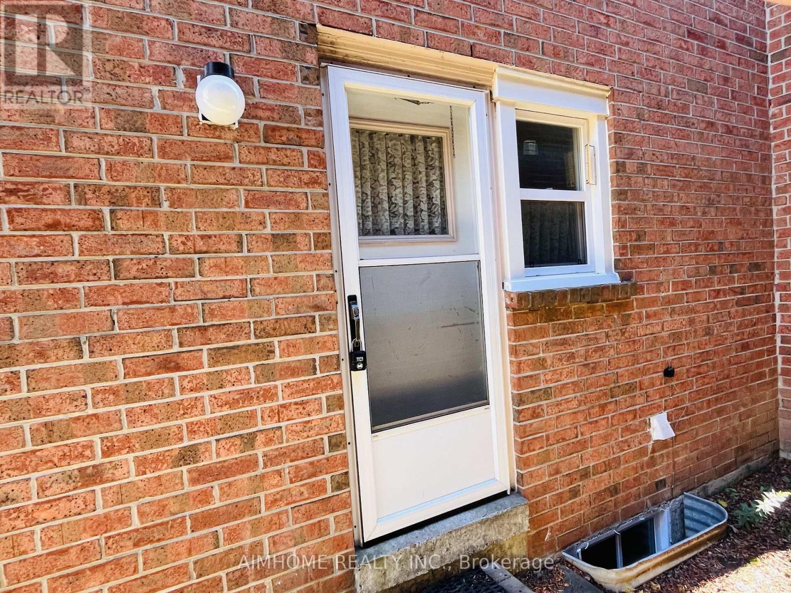 53 Spring Gate Boulevard, Vaughan, Ontario  L4J 3C9 - Photo 12 - N12477040