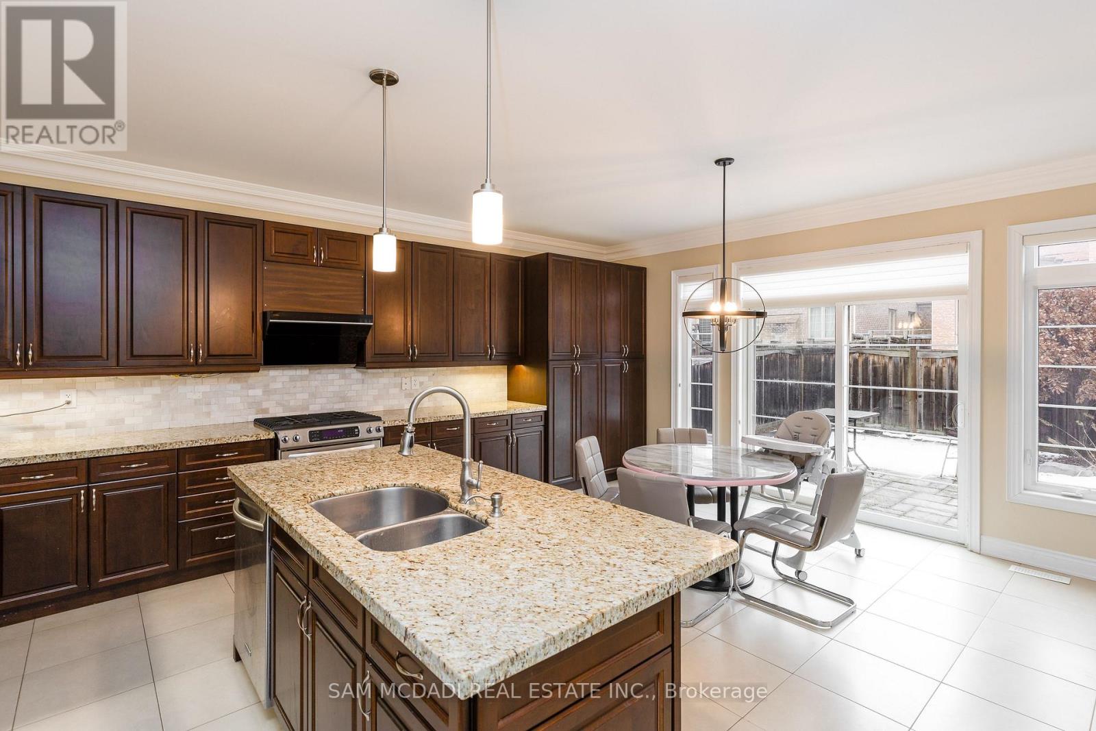 71 Allison Ann Way, Vaughan, Ontario  L6A 0J4 - Photo 14 - N12482894