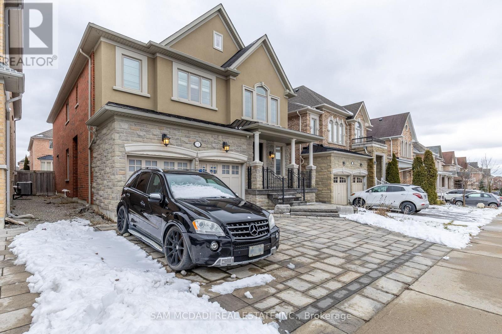 71 Allison Ann Way, Vaughan, Ontario  L6A 0J4 - Photo 2 - N12482894
