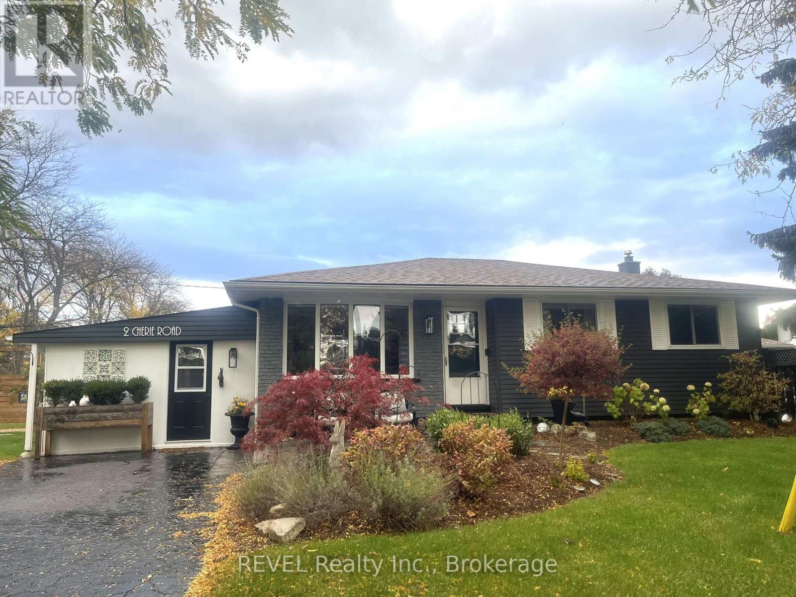 2 Cherie Road, St. Catharines, Ontario  L2M 6J9 - Photo 3 - X12466054