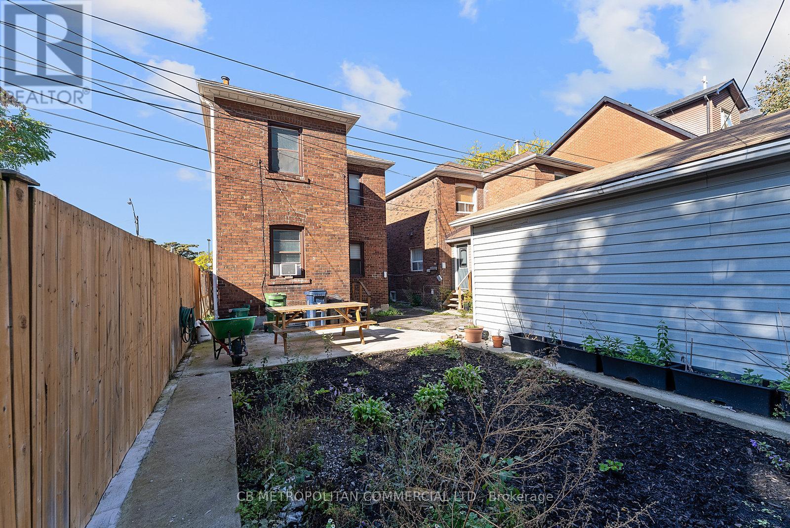 17 Augusta Avenue, Toronto, Ontario  M5T 2K7 - Photo 27 - C12455702