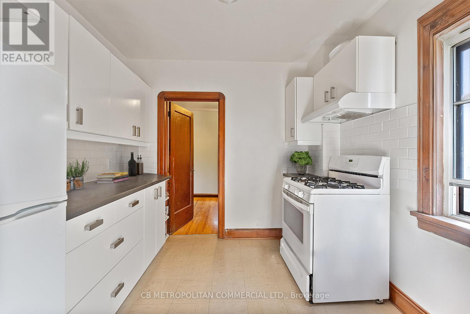 17 Augusta Avenue, Toronto, Ontario  M5T 2K7 - Photo 14 - C12455702