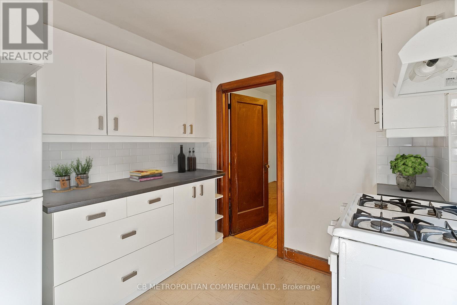 17 Augusta Avenue, Toronto, Ontario  M5T 2K7 - Photo 15 - C12455702