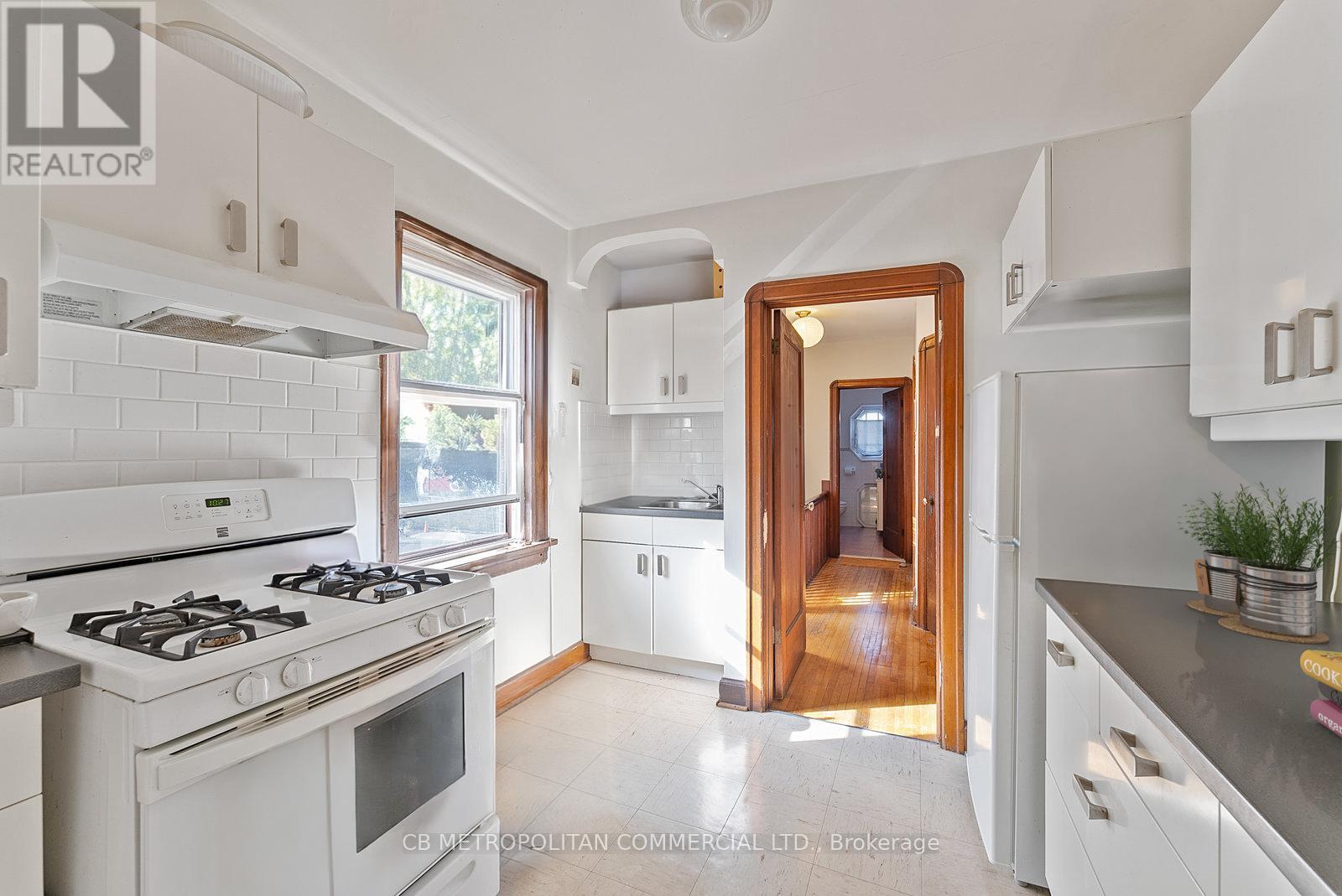 17 Augusta Avenue, Toronto, Ontario  M5T 2K7 - Photo 16 - C12455702