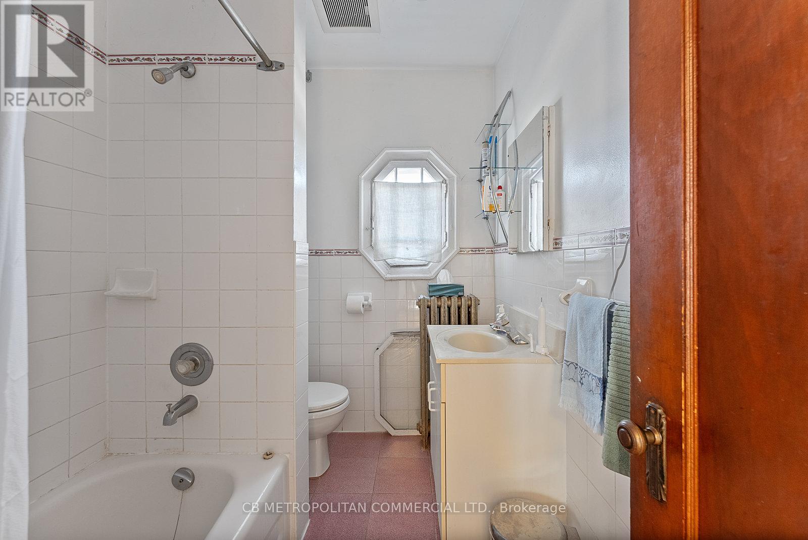 17 Augusta Avenue, Toronto, Ontario  M5T 2K7 - Photo 23 - C12455702