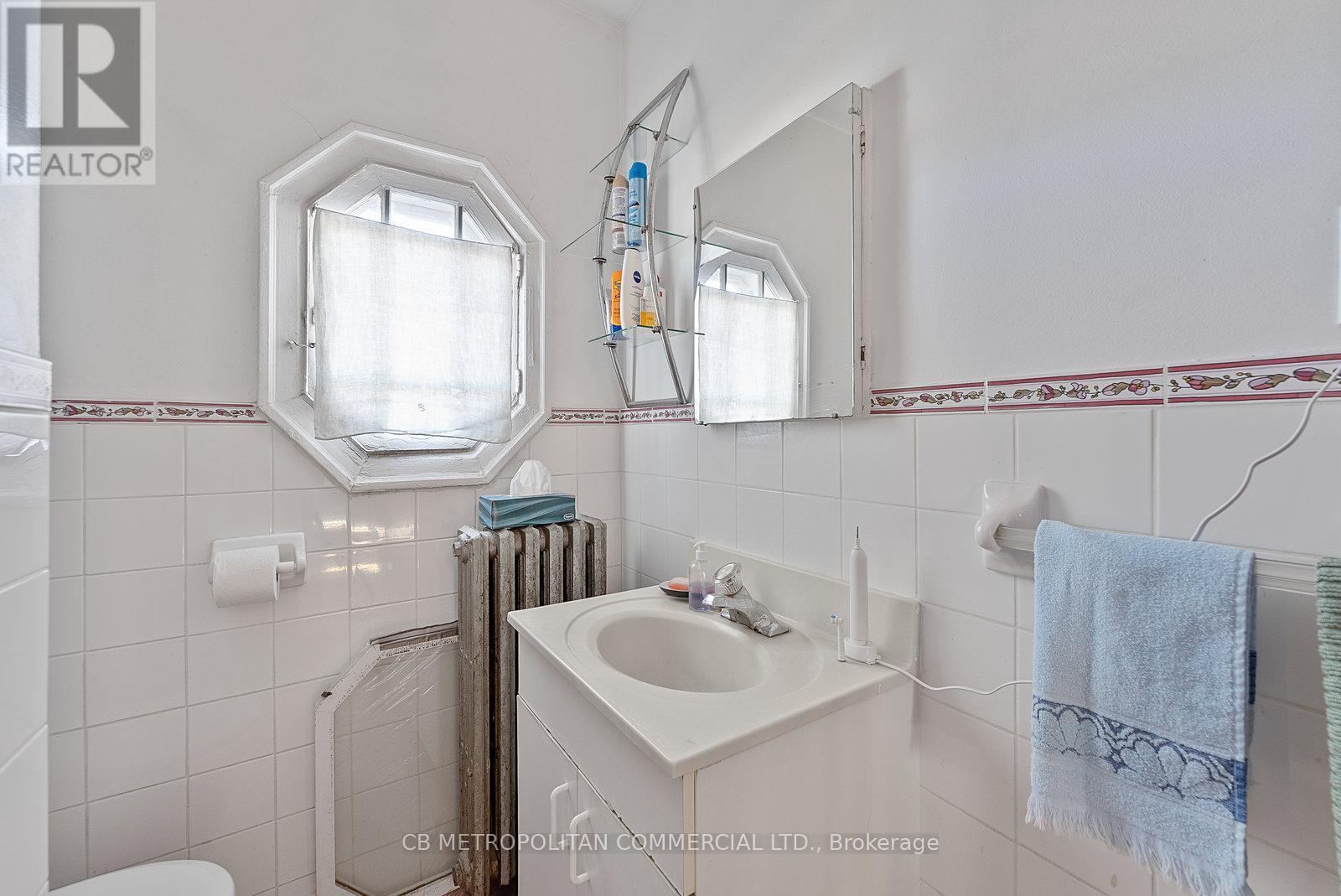 17 Augusta Avenue, Toronto, Ontario  M5T 2K7 - Photo 24 - C12455702