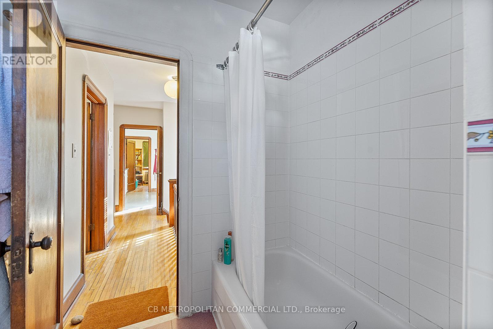 17 Augusta Avenue, Toronto, Ontario  M5T 2K7 - Photo 25 - C12455702