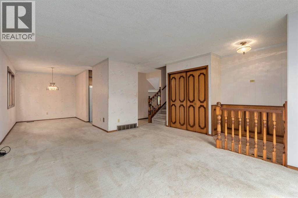 Property at 24 Strathcona Close SW image 5