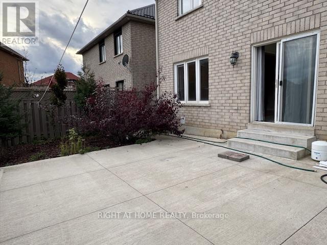 39 Treasure Drive, Brampton, Ontario  L7A 3L7 - Photo 33 - W12461292
