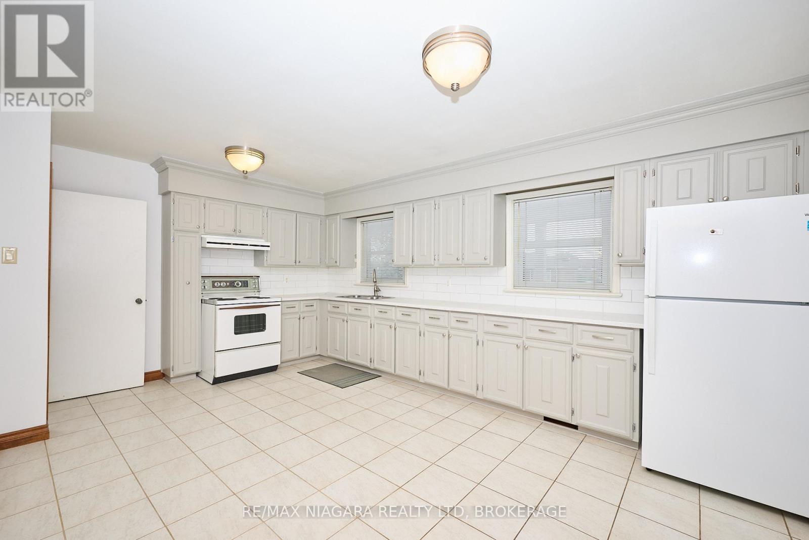 6 Munro Street, Thorold, Ontario  L2V 2V8 - Photo 5 - X12174826