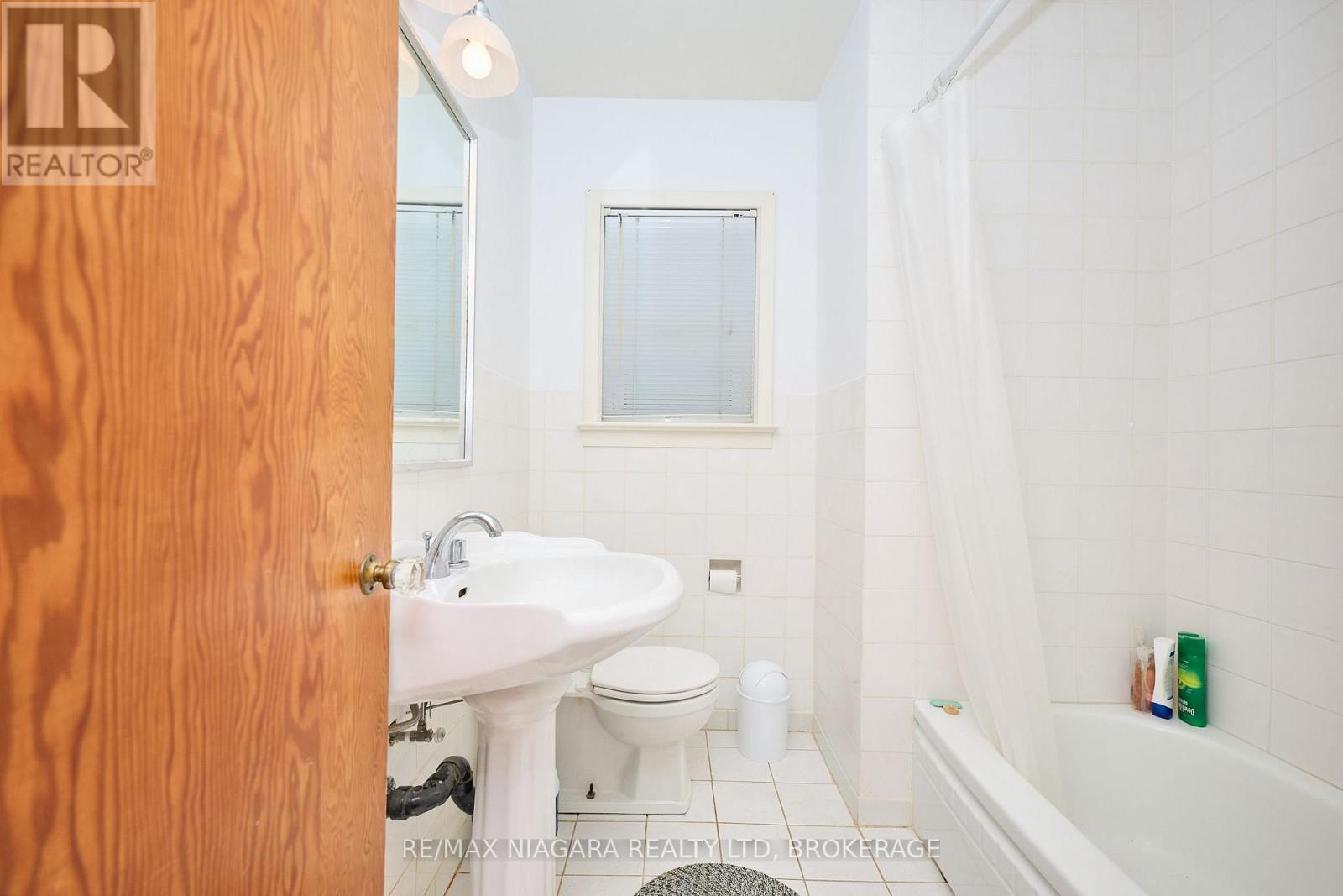 6 Munro Street, Thorold, Ontario  L2V 2V8 - Photo 7 - X12174826