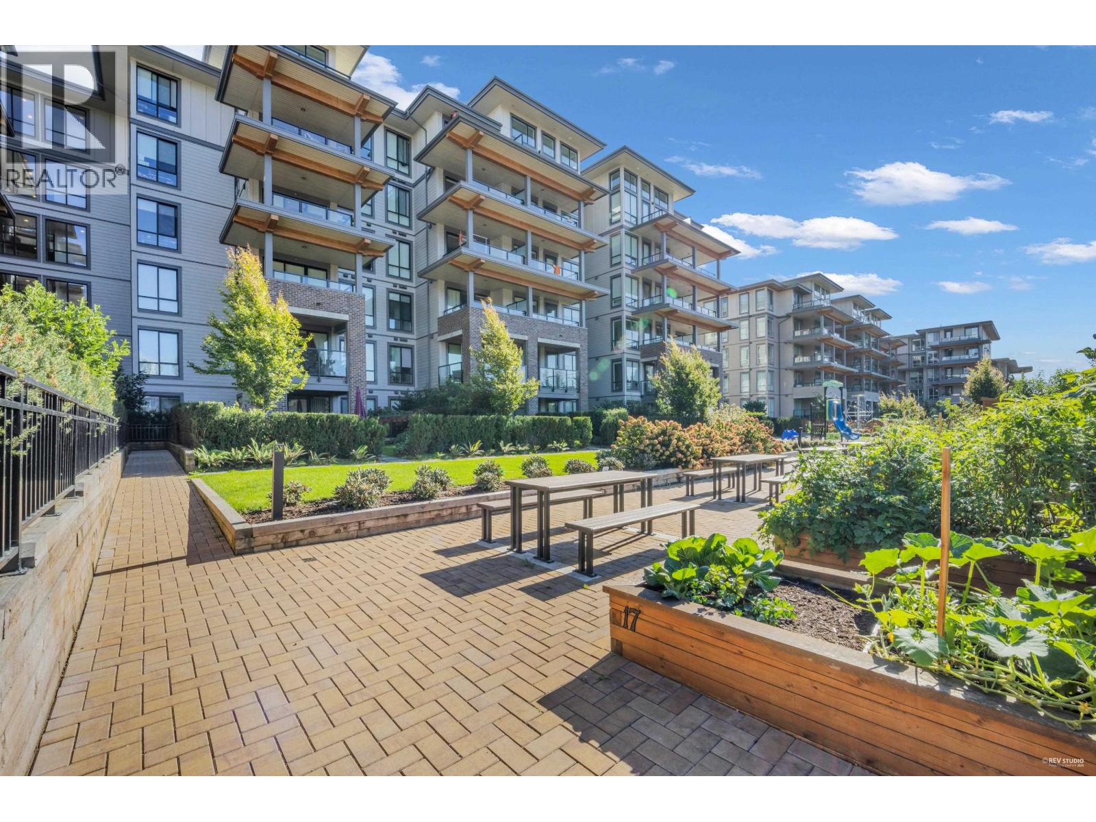 319 7599 15th Street, Burnaby, British Columbia  V3N 0H9 - Photo 5 - R3049082
