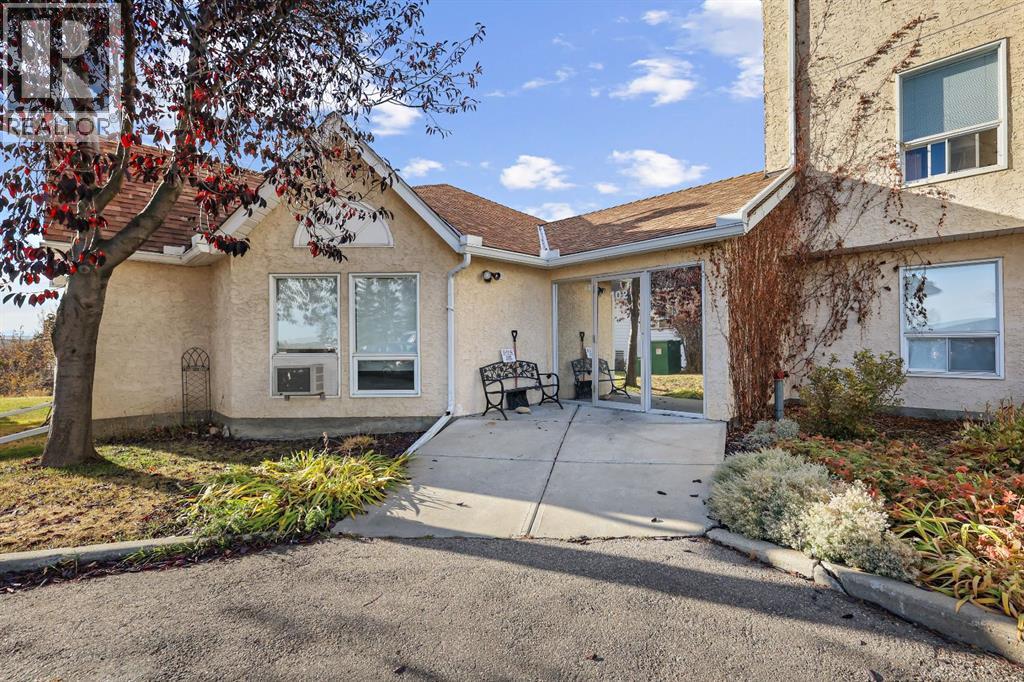 309, 102 Centre Court, Okotoks, Alberta  T1S 1Z7 - Photo 2 - A2266543