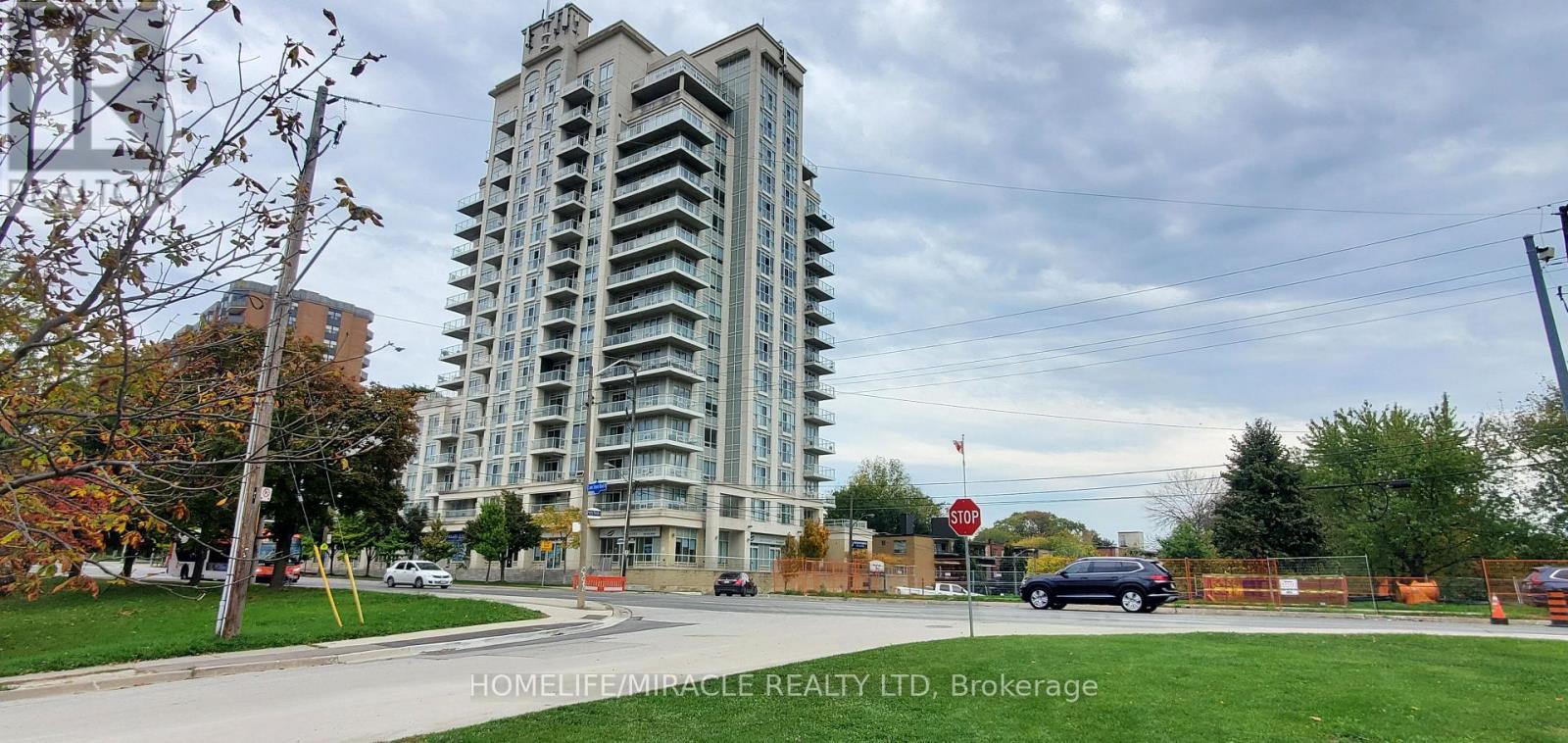 408 - 3865 Lake Shore Boulevard W, Toronto, Ontario  M8W 0A2 - Photo 2 - W12482912