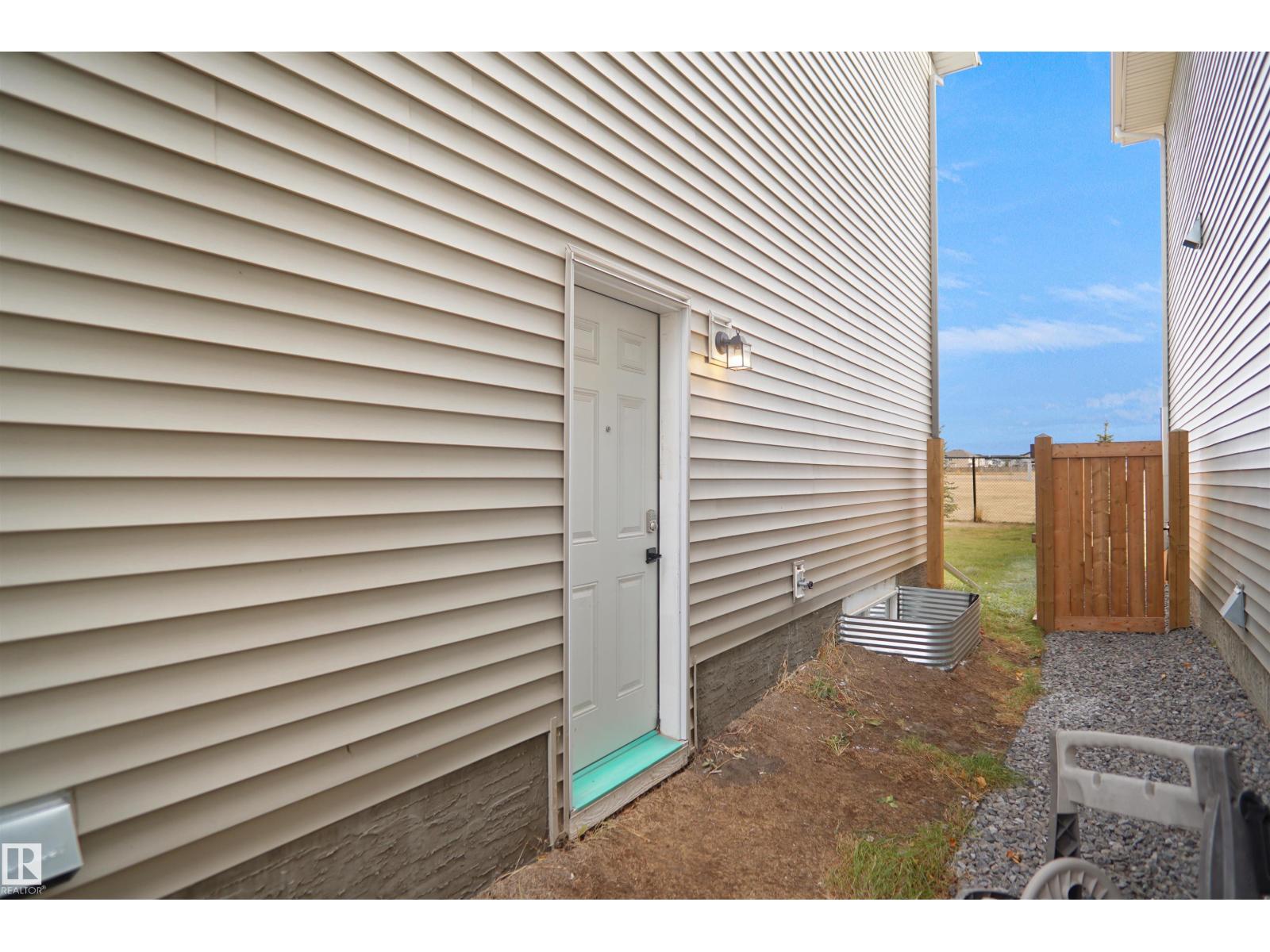 17203 64 Nw, Edmonton, Alberta  T5Y 3T6 - Photo 4 - E4463593