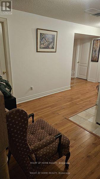 10 Fisico Court, Markham, Ontario  L4B 3Z2 - Photo 5 - N12482916