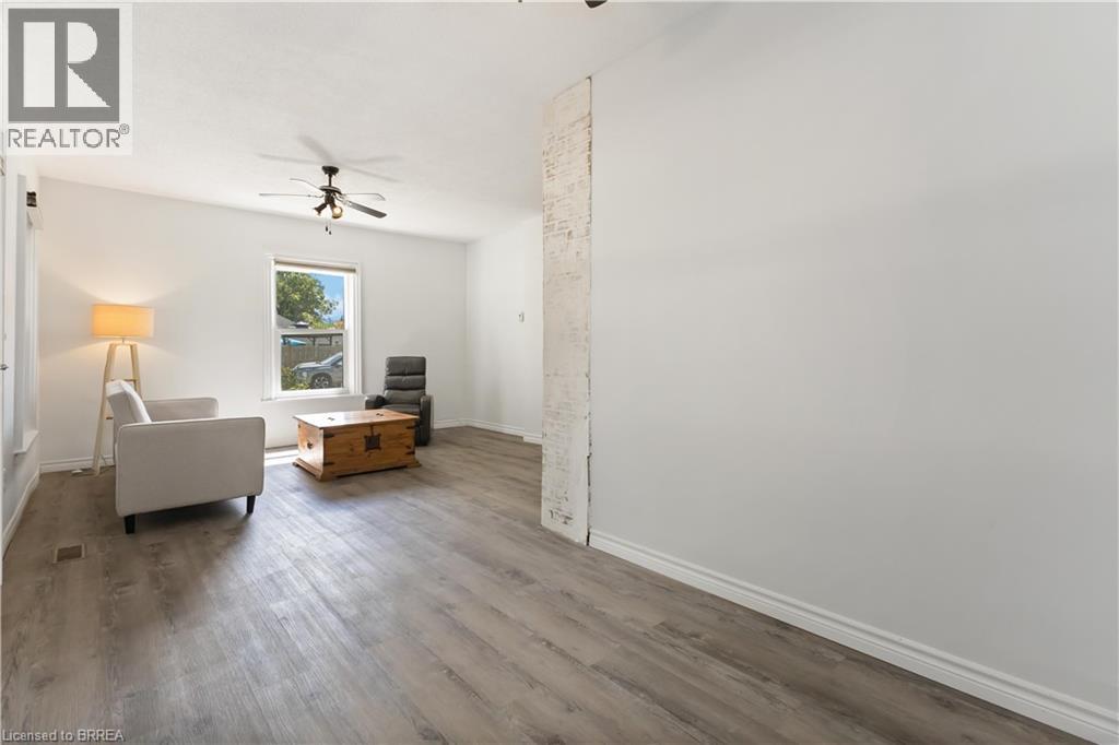 Photo 17 of 50 for 162 Adelaide Street