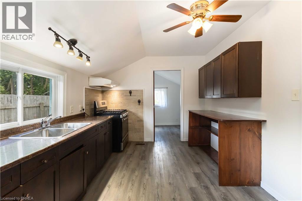 Photo 23 of 50 for 162 Adelaide Street