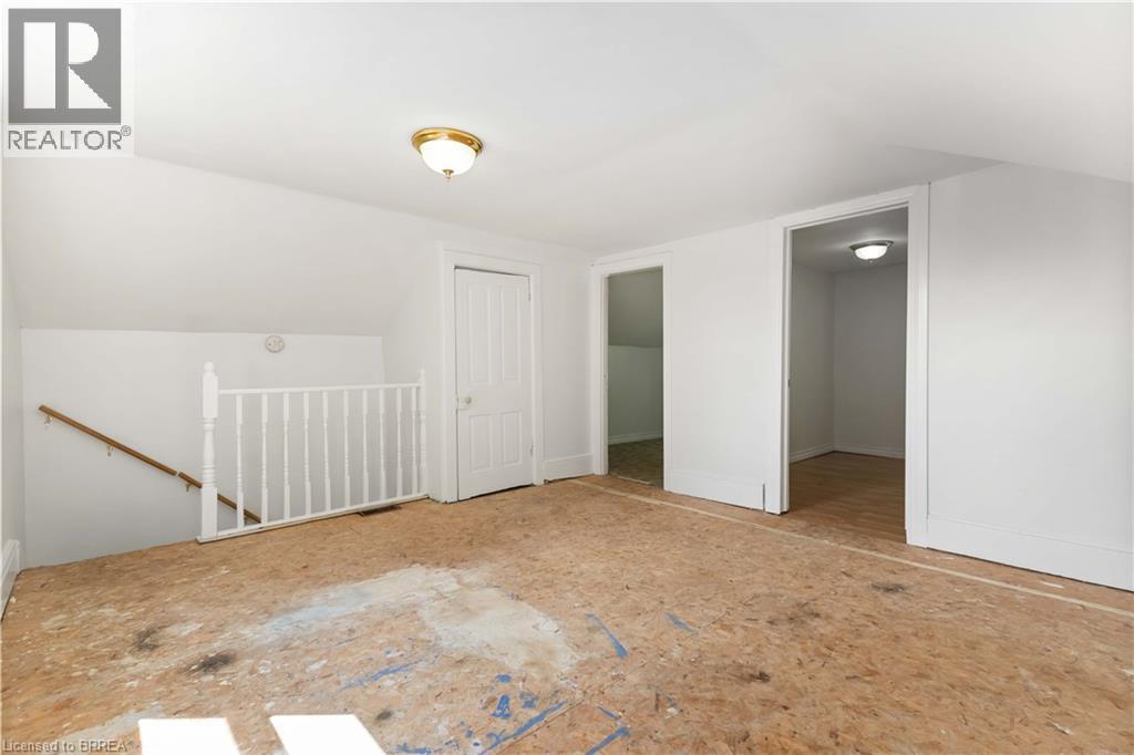 Photo 37 of 50 for 162 Adelaide Street