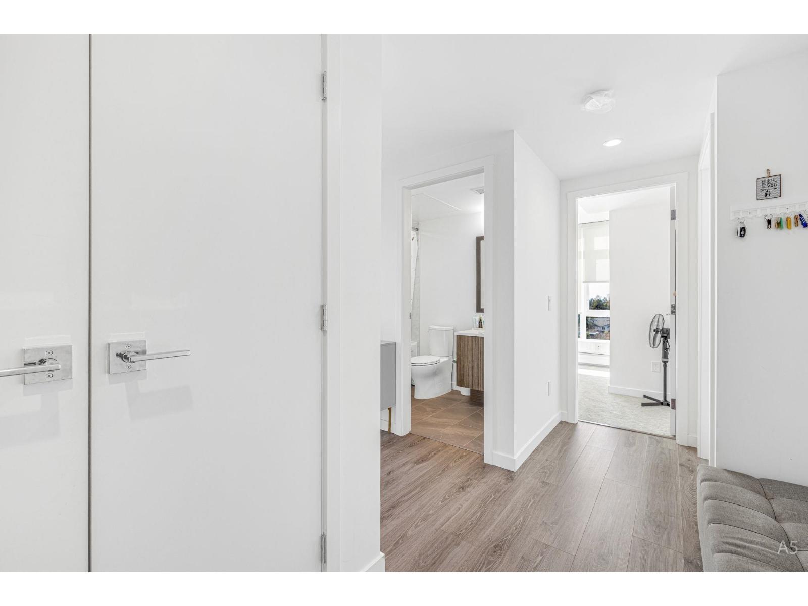 913 13350 Central Avenue, Surrey, British Columbia  V3T 0S1 - Photo 7 - R3050902