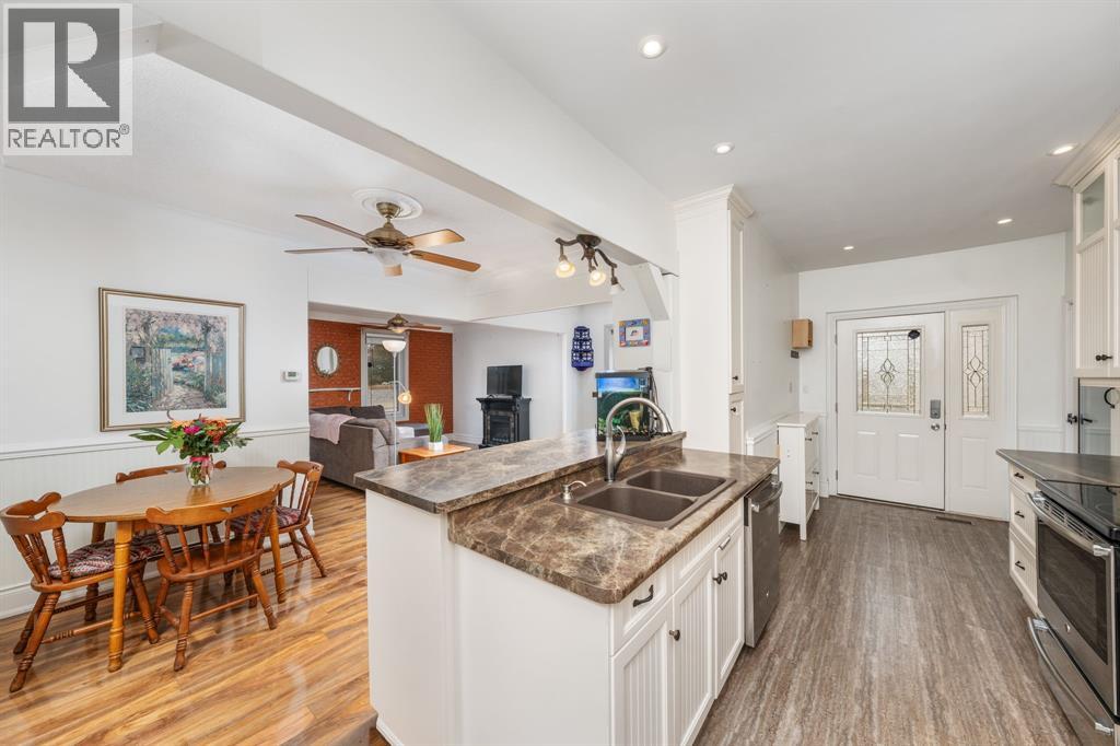 110 St Clair Street, Point Edward, Ontario  N7V 1N7 - Photo 12 - 25027168