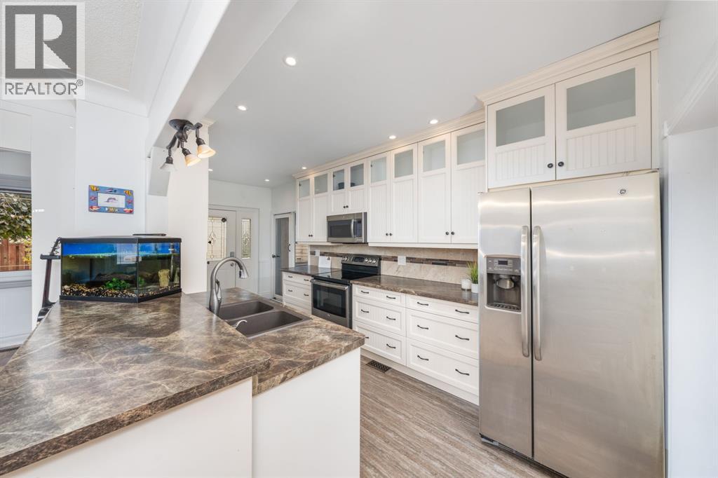 110 St Clair Street, Point Edward, Ontario  N7V 1N7 - Photo 13 - 25027168