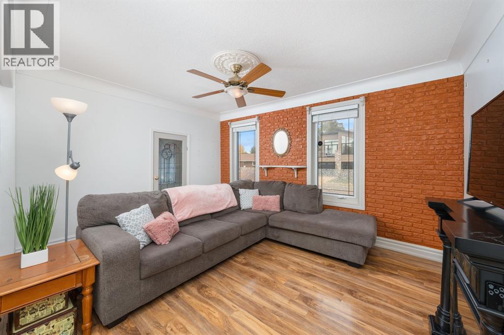 110 St Clair Street, Point Edward, Ontario  N7V 1N7 - Photo 8 - 25027168