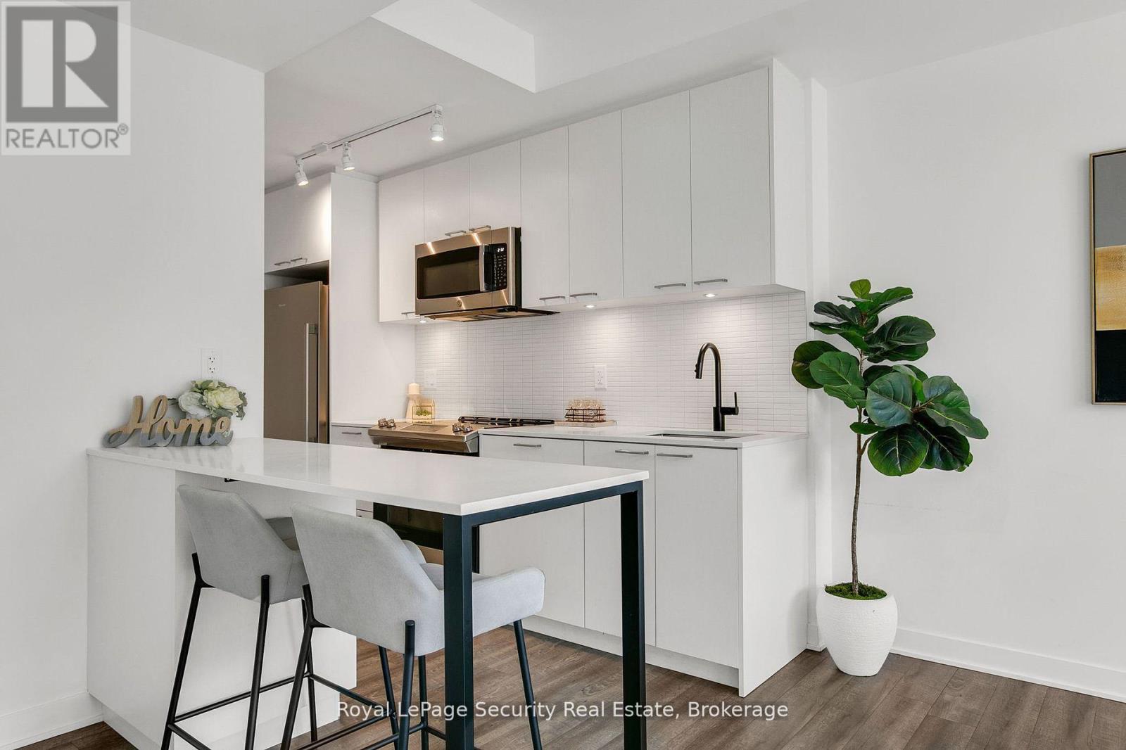 Th 22 - 40 Ed Clark Gardens, Toronto, Ontario  M6N 0B5 - Photo 17 - W12482932