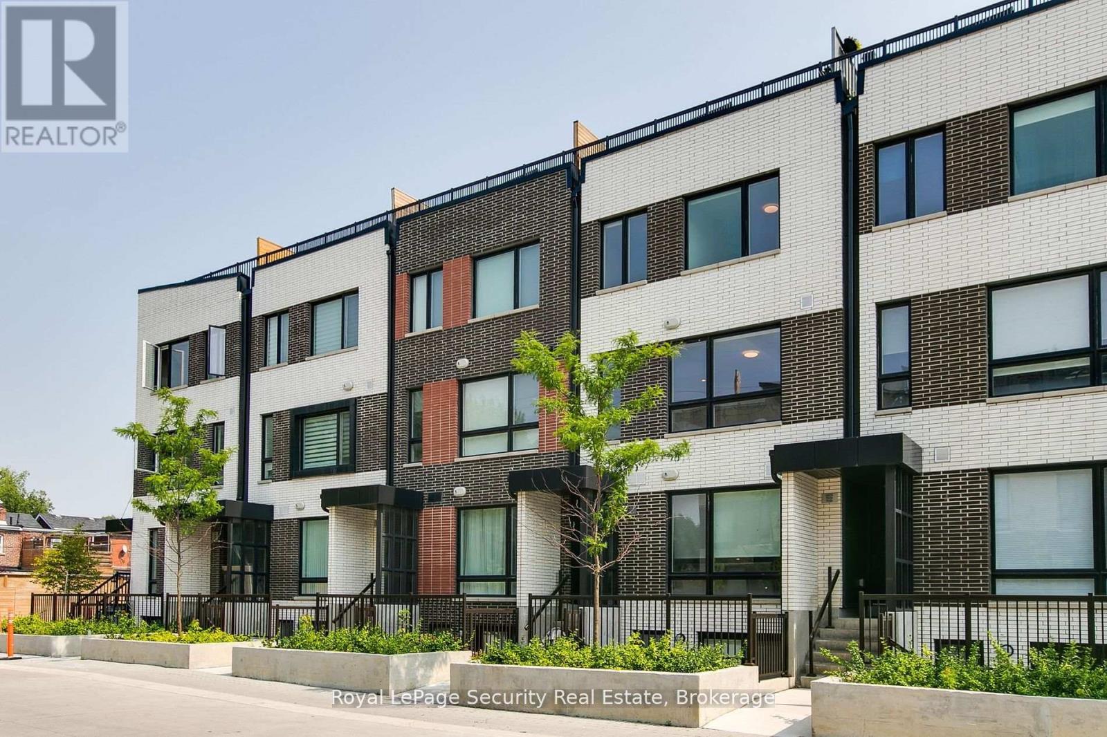 Th 22 - 40 Ed Clark Gardens, Toronto, Ontario  M6N 0B5 - Photo 2 - W12482932