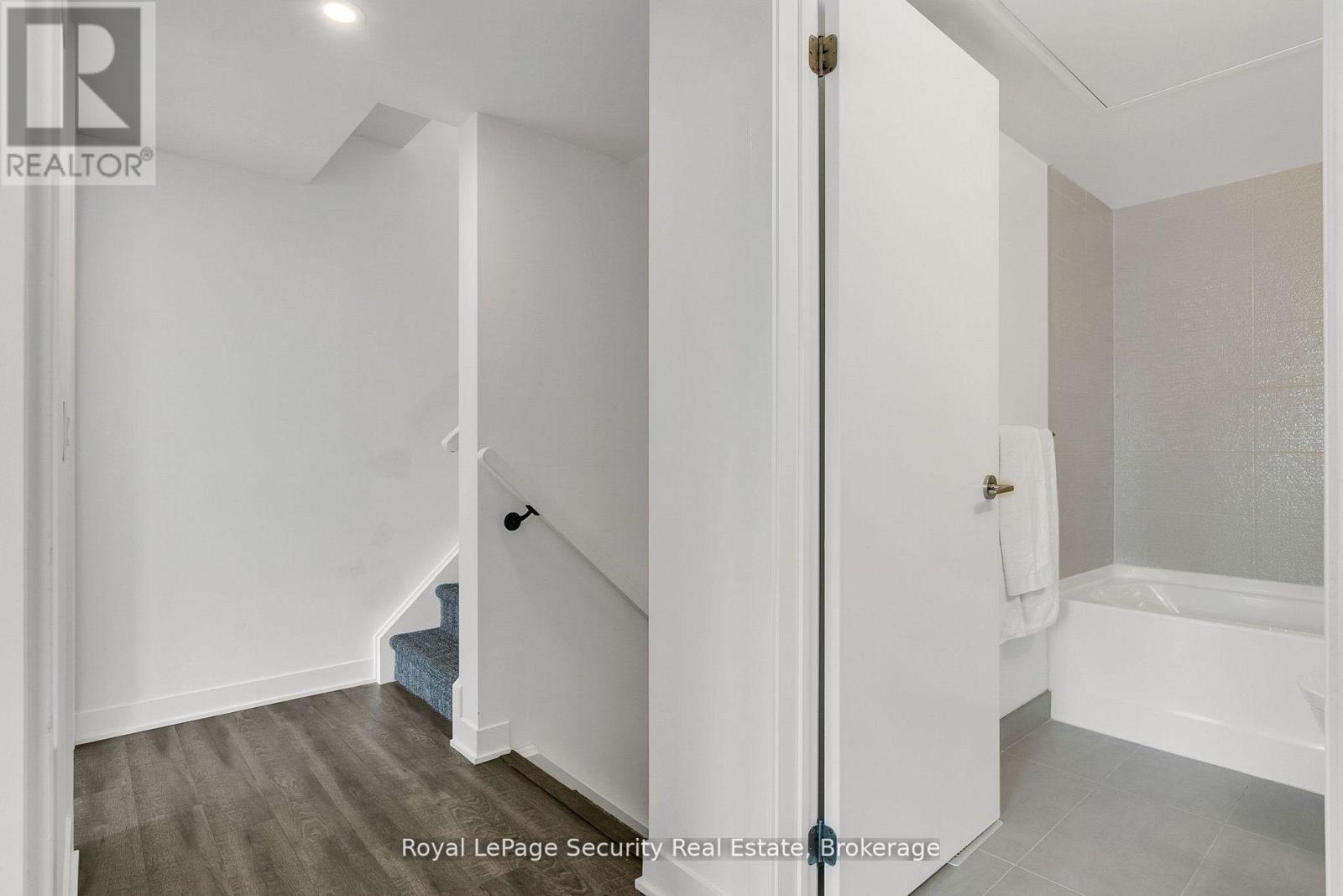 Th 22 - 40 Ed Clark Gardens, Toronto, Ontario  M6N 0B5 - Photo 22 - W12482932