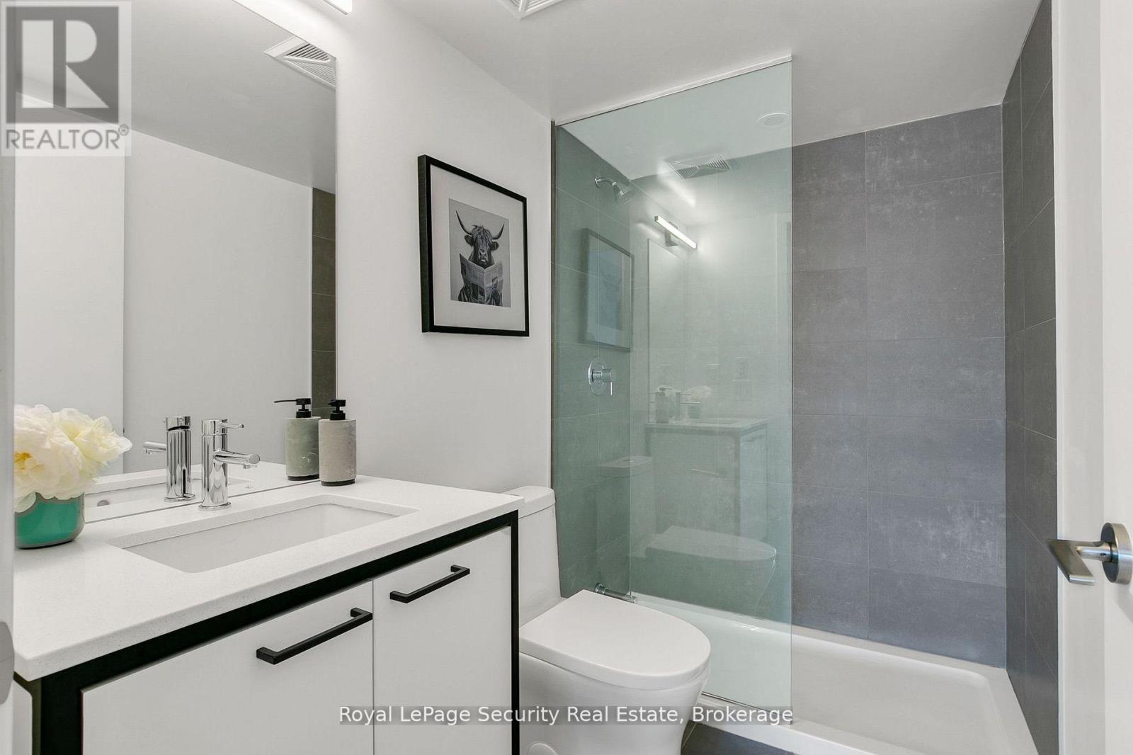 Th 22 - 40 Ed Clark Gardens, Toronto, Ontario  M6N 0B5 - Photo 28 - W12482932