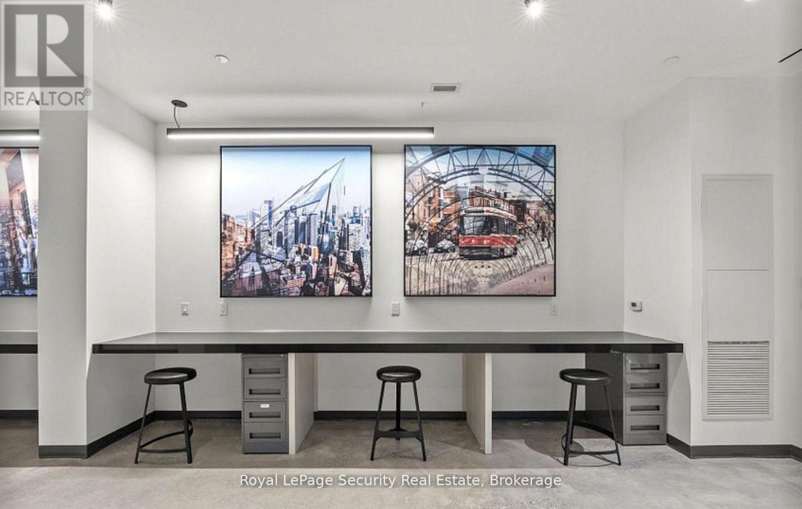 Th 22 - 40 Ed Clark Gardens, Toronto, Ontario  M6N 0B5 - Photo 43 - W12482932