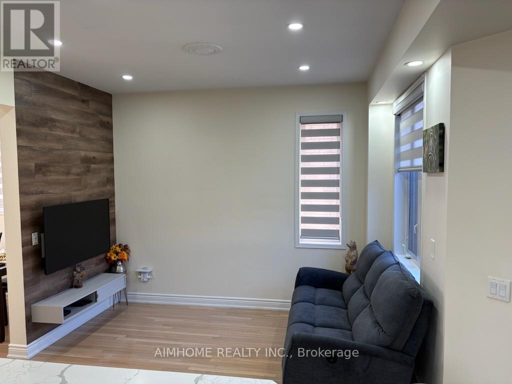 118 Emery Hill Boulevard, Markham, Ontario  L6C 2S5 - Photo 6 - N12258225