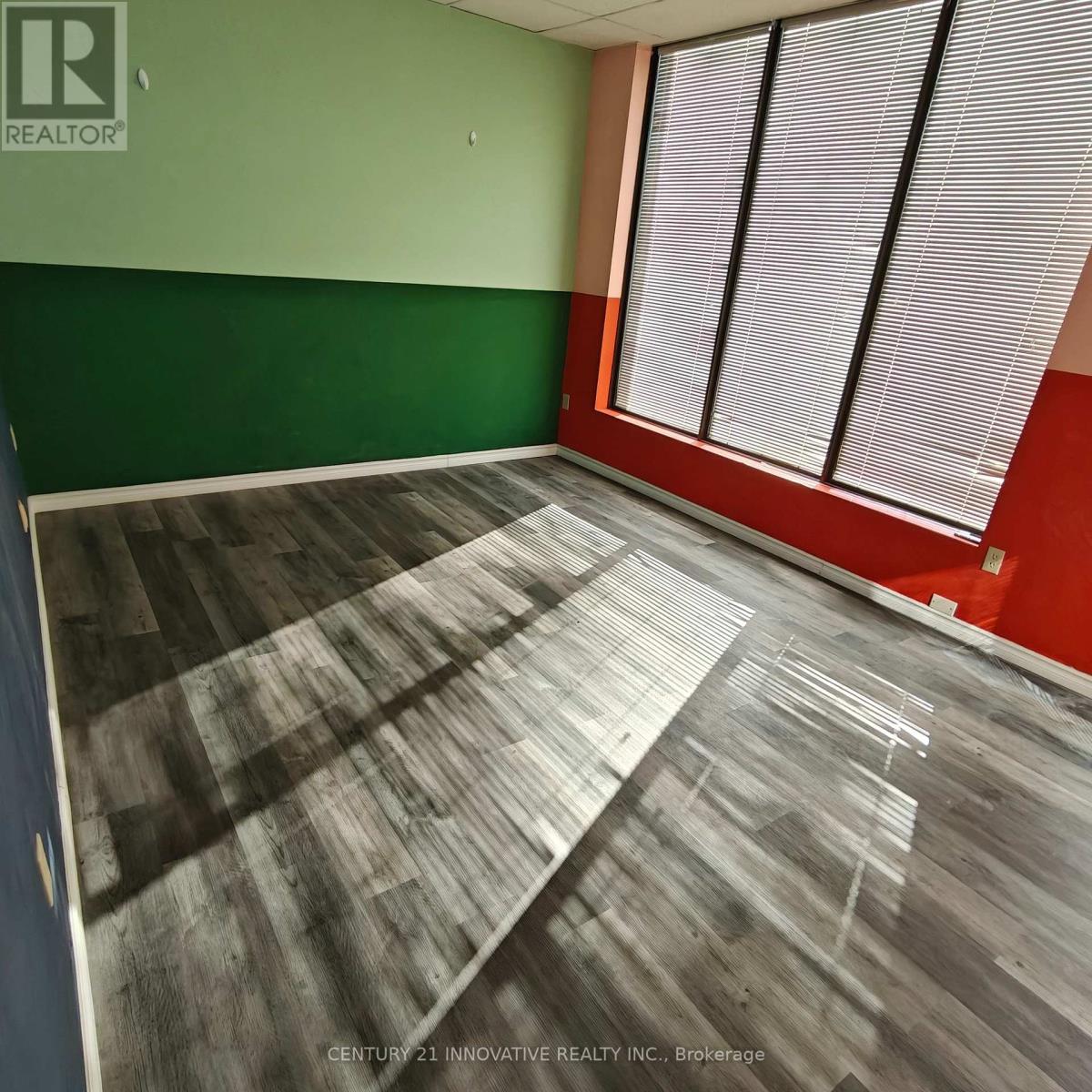 38 - 588 Edward Ave Avenue, Richmond Hill (Devonsleigh), Ontario  L4C 9Y6 - Photo 4 - N12481609