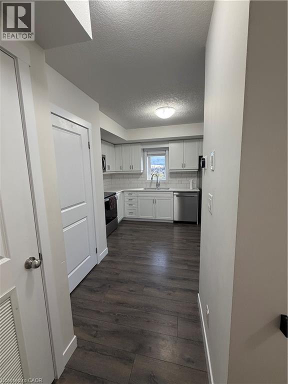 148 Rochefort Street Street Unit# E, Kitchener, Ontario  N2R 0P5 - Photo 4 - 40782036