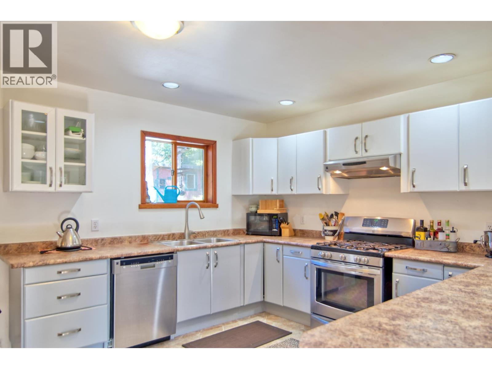 8096 Westwood Road, Halfmoon Bay, British Columbia  V0N 1Y1 - Photo 12 - R2966877