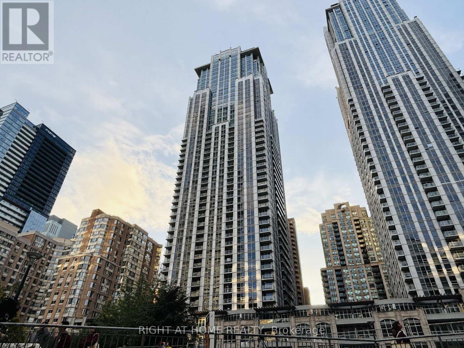 1508 - 761 BAY STREET, Toronto, Ontario