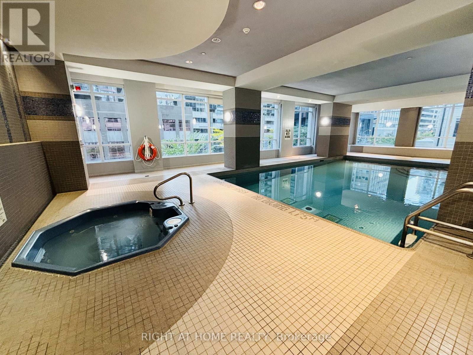 1508 - 761 Bay Street, Toronto, Ontario  M5G 2R3 - Photo 12 - C12482937