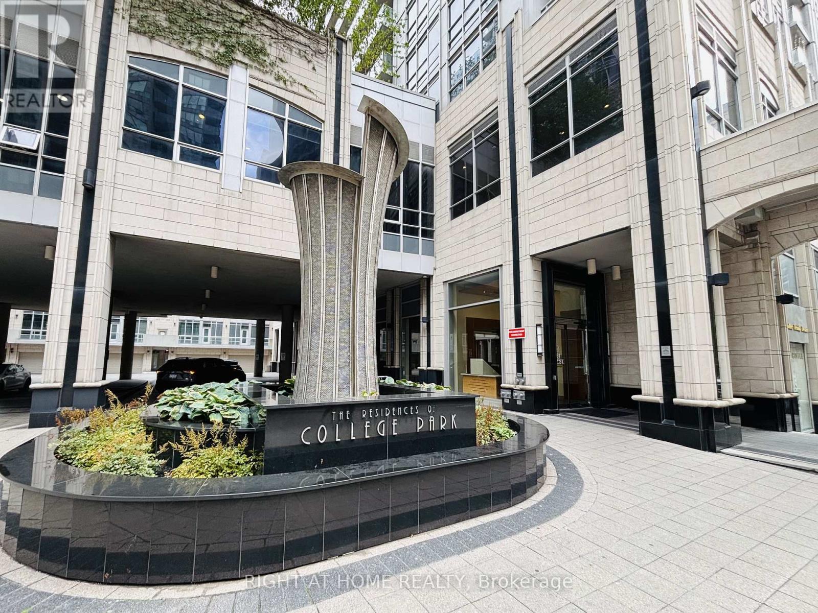 1508 - 761 Bay Street, Toronto, Ontario  M5G 2R3 - Photo 2 - C12482937