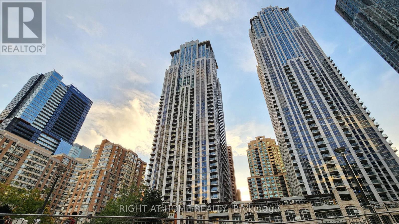 1508 - 761 Bay Street, Toronto, Ontario  M5G 2R3 - Photo 25 - C12482937